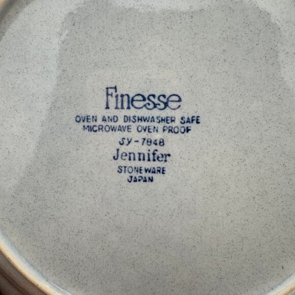 Vintage Dinner Plate in Jennifer Pattern by International Made in Japan - Picture 4 of 6